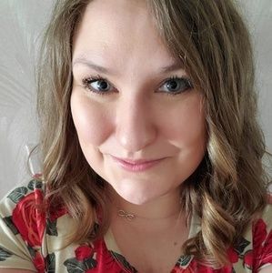 Meet your Posher, Elaine